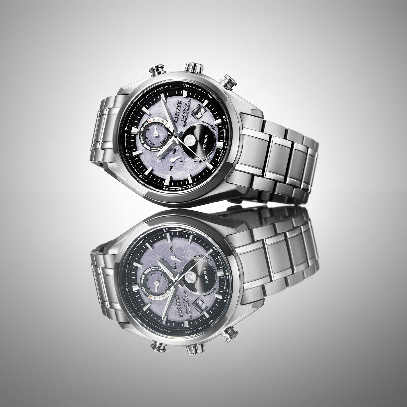 Citizen-Uhr, Titan, Eco-Drive, funkgesteuert, mit reflektierender Oberfläche.