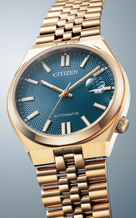 Goldene Citizen-Uhr mit blauem Zifferblatt und goldenem Armband.