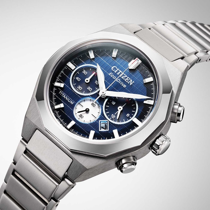 Citizen Eco-Drive Titanuhr mit blauem Zifferblatt und Chronographenfunktionen.