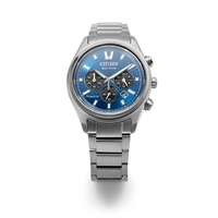 Eine blaue Citizen Eco-Drive Titanuhr mit Chronographen-Zifferblättern.