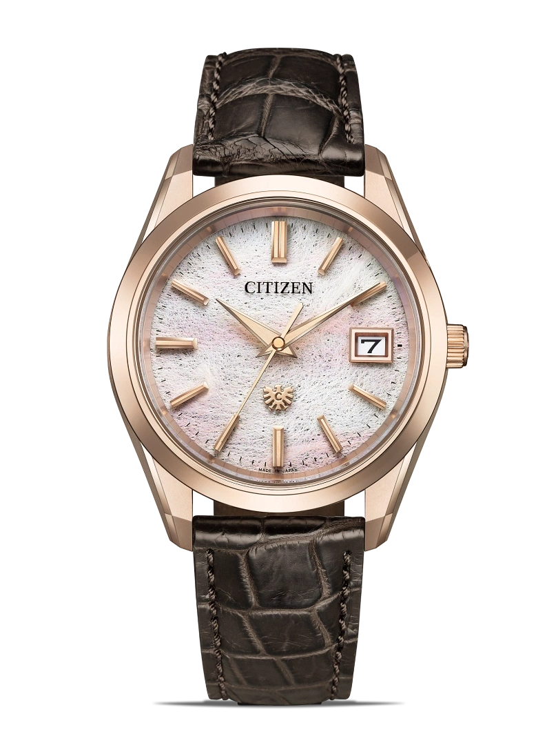 Citizen-Uhr mit roségoldenem Gehäuse, weißem Zifferblatt und braunem Lederarmband