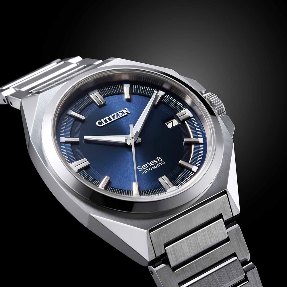 Citizen Series 8 Automatikuhr mit blauem Zifferblatt und silbernem Armband