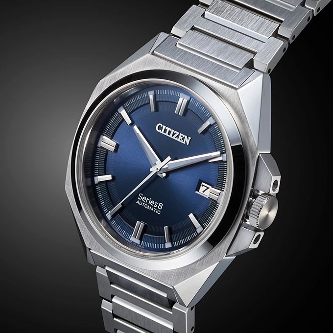 Citizen Series 8 Automatikuhr mit blauem Zifferblatt und Stahlarmband
