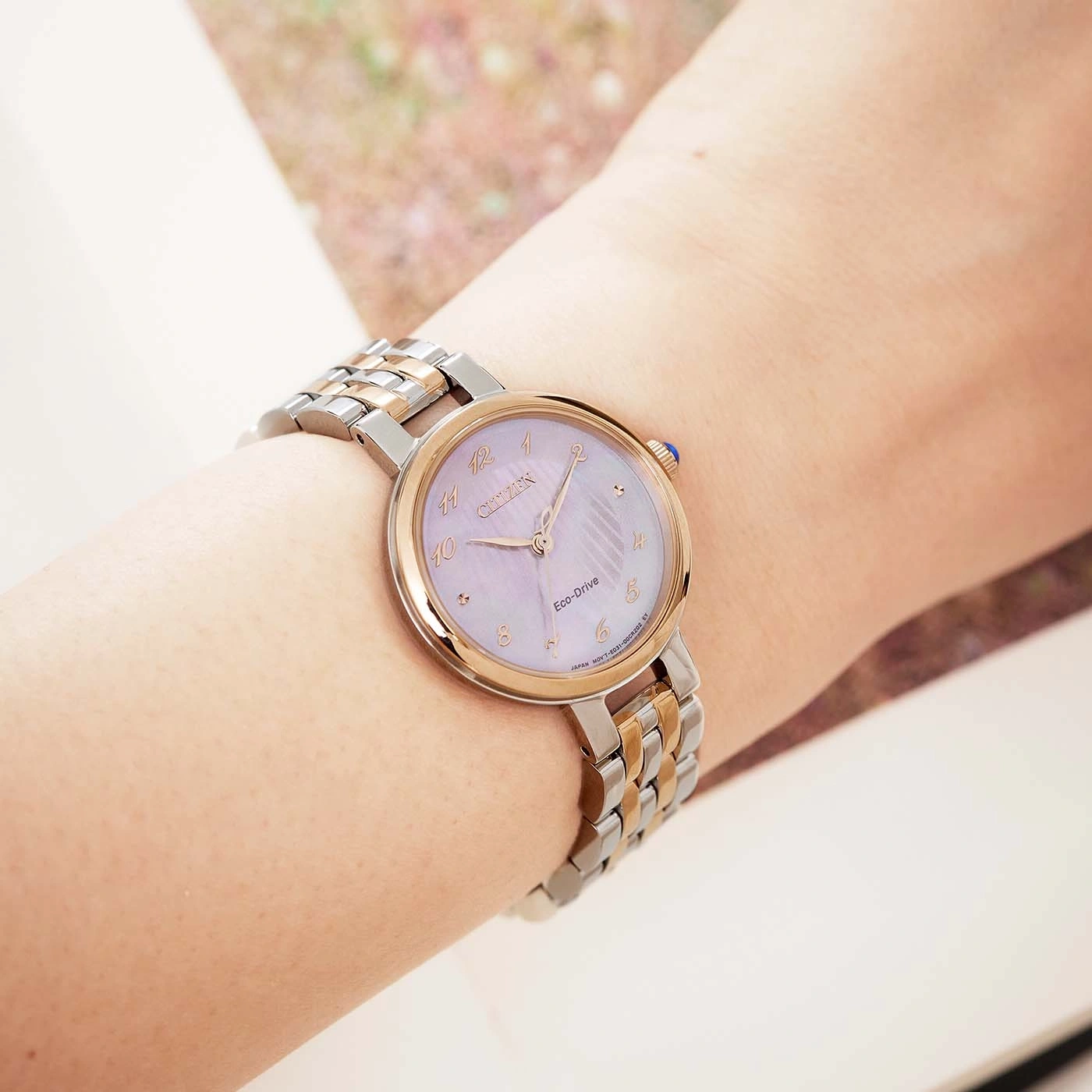 Citizen-Uhr am Handgelenk, Silber und Gold, Eco-Drive, elegantes Design