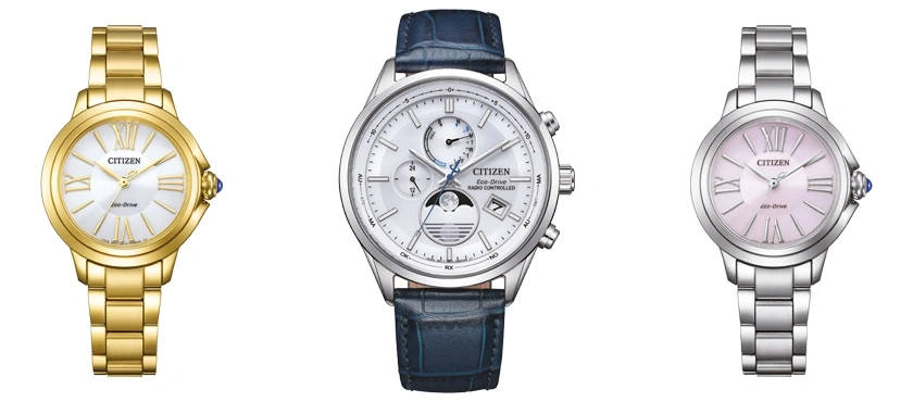 Drei Citizen-Uhren: Gold, Silber und ein Chronograph mit blauem Armband, alle mit weißen Zifferblättern.