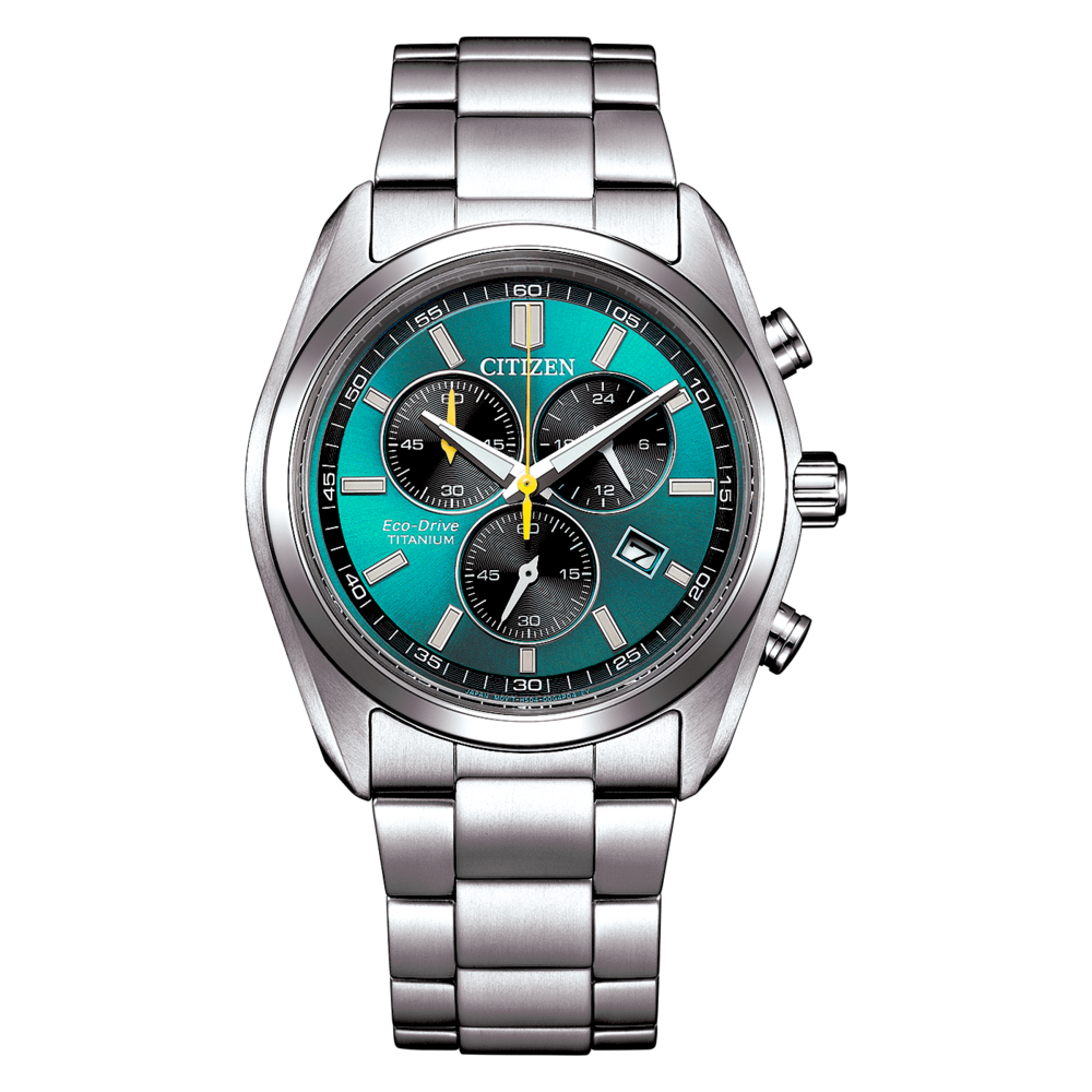 Nahaufnahme einer silbernen Citizen Eco-Drive Titan-Uhr mit petrolfarbenem Zifferblatt.
