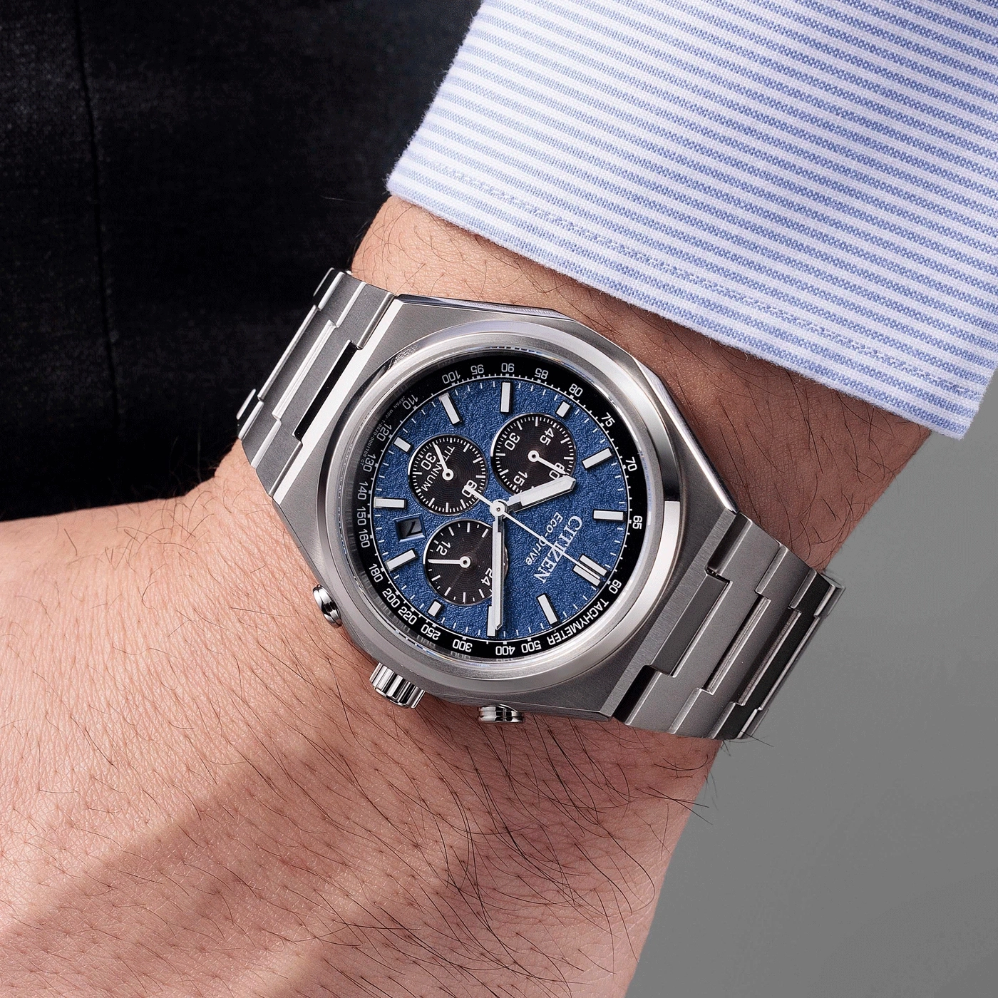 Citizen-Uhr am Handgelenk, blaues Zifferblatt, Titan, Eco-Drive, Chronograph, stilvolles Accessoire
