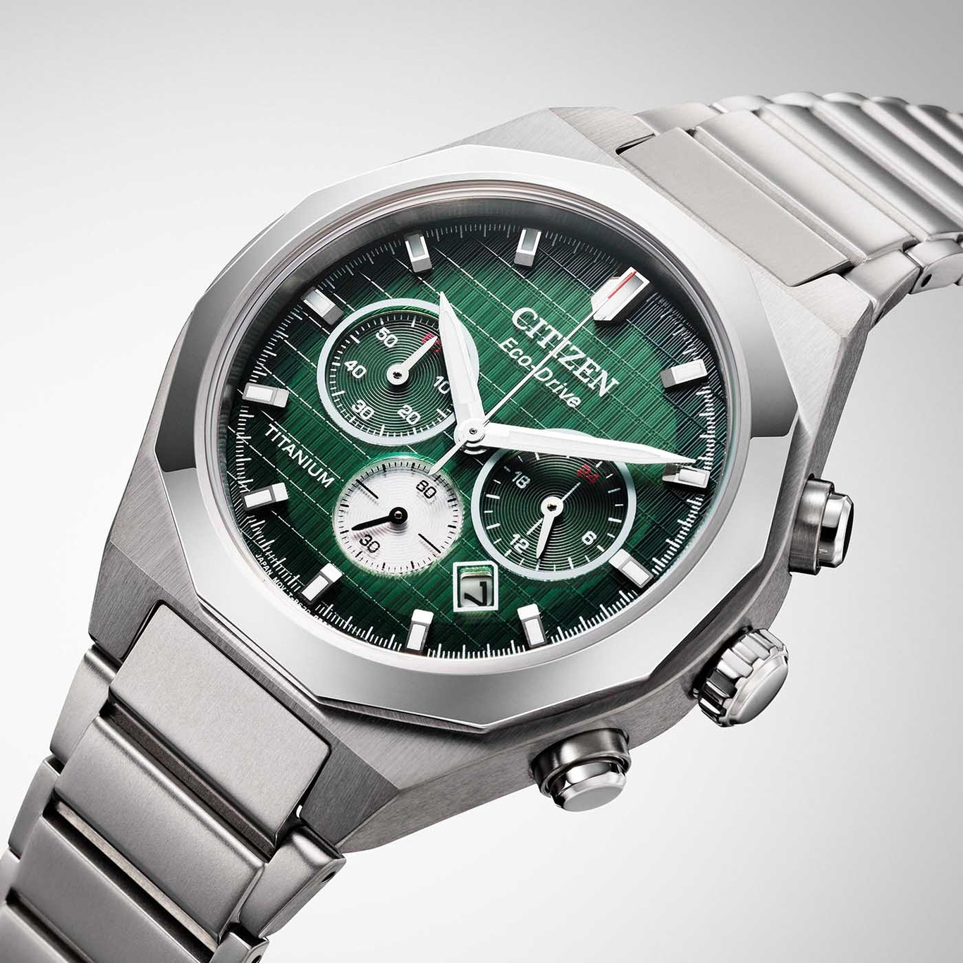 Citizen-Uhr mit grünem Zifferblatt, Titan, Eco-Drive, Chronograph, stilvolles Design.