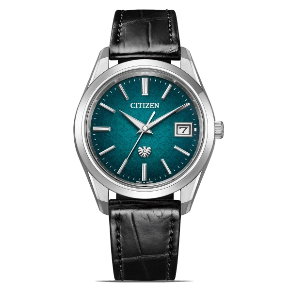 Citizen-Uhr mit tealfarbenem Zifferblatt und schwarzem Lederarmband.