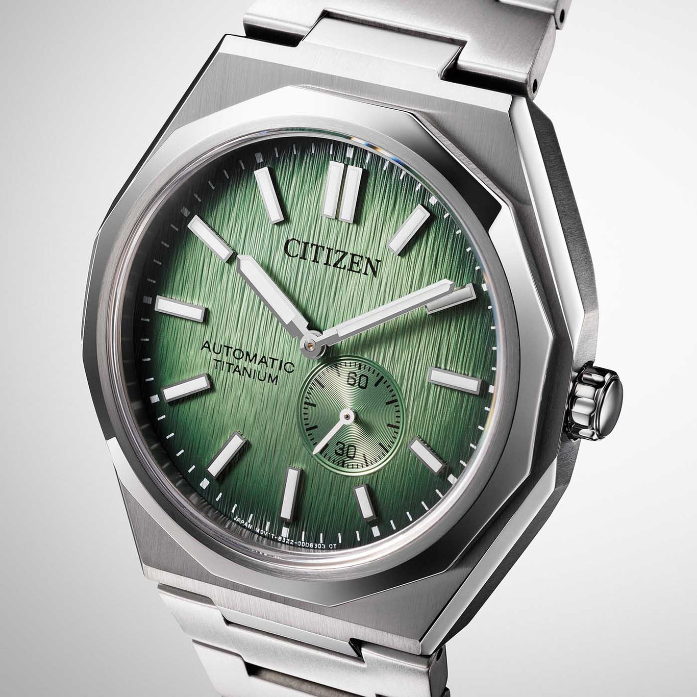 Citizen-Uhr mit grünem Zifferblatt und Titanarmband, Automatikwerk.