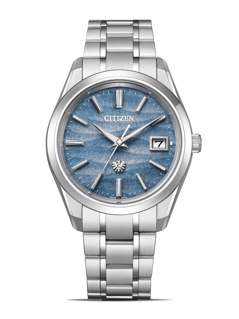 Citizen-Uhr mit blauem Zifferblatt und silbernem Armband, elegantes Design.