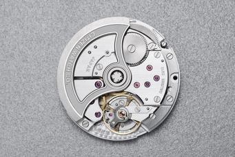 Uhrwerk mit Zahnrädern und Citizen Watch Co. Markierungen, Japan.