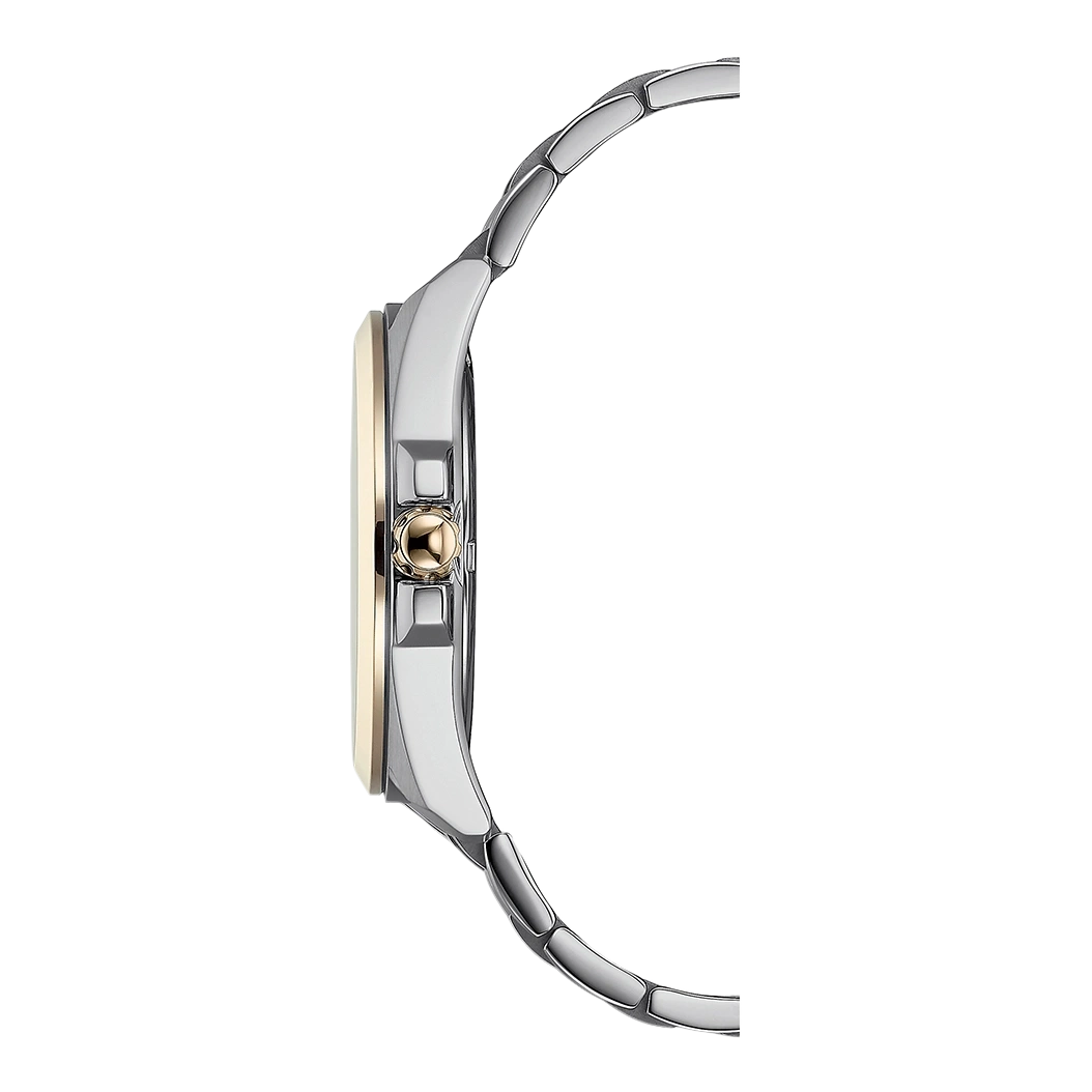 Seitenansicht einer silbernen und goldenen Armbanduhr auf weißem Hintergrund.