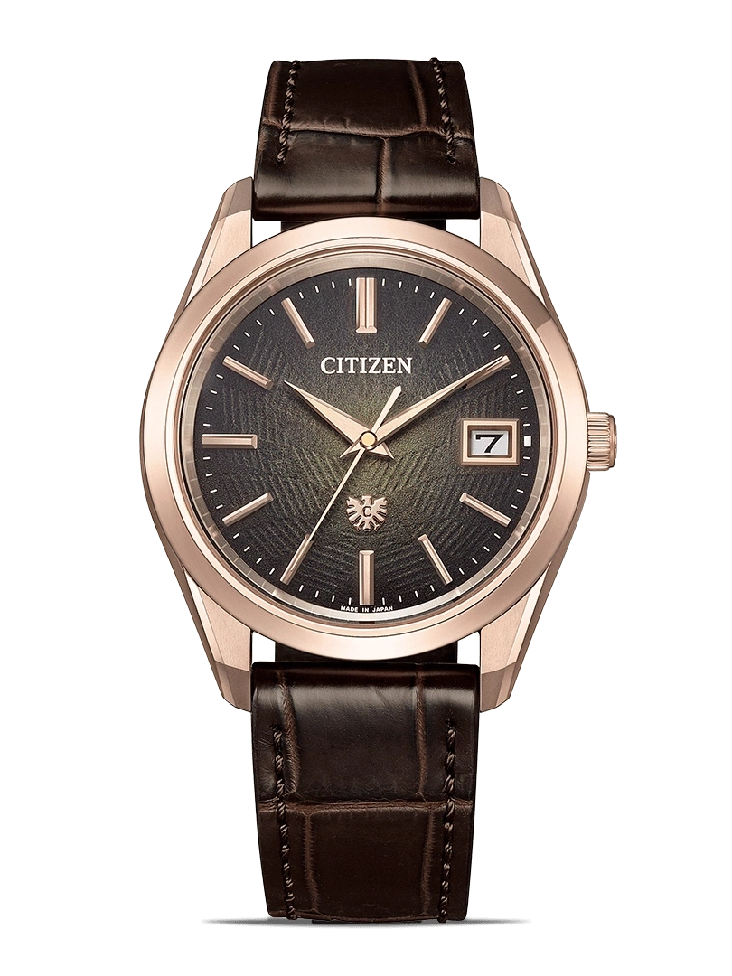 Citizen-Uhr mit braunem Lederarmband und roségoldenem Gehäuse.