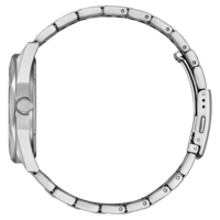 Seitenansicht einer silbernen Uhr mit Metallband, isoliert auf weißem Hintergrund.