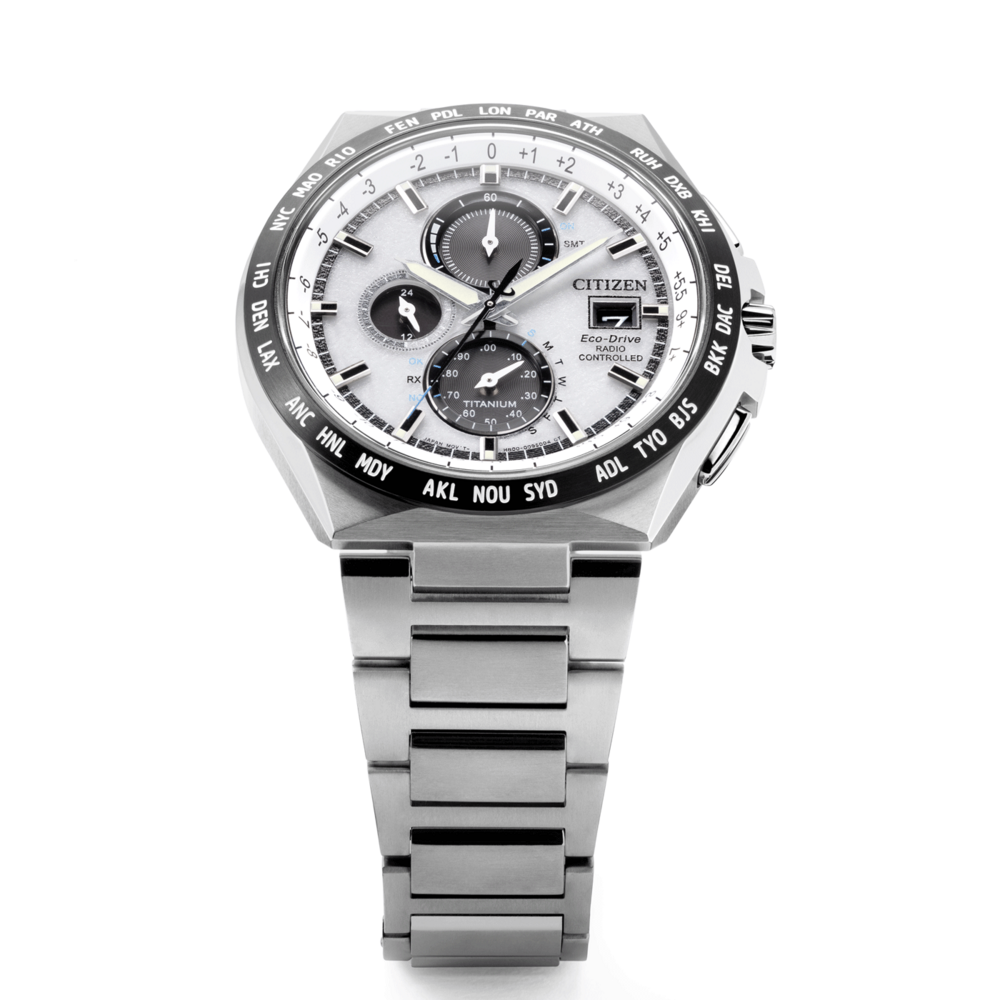 Citizen-Uhr mit Titanband, Eco-Drive, funkgesteuert, Weltzeit.