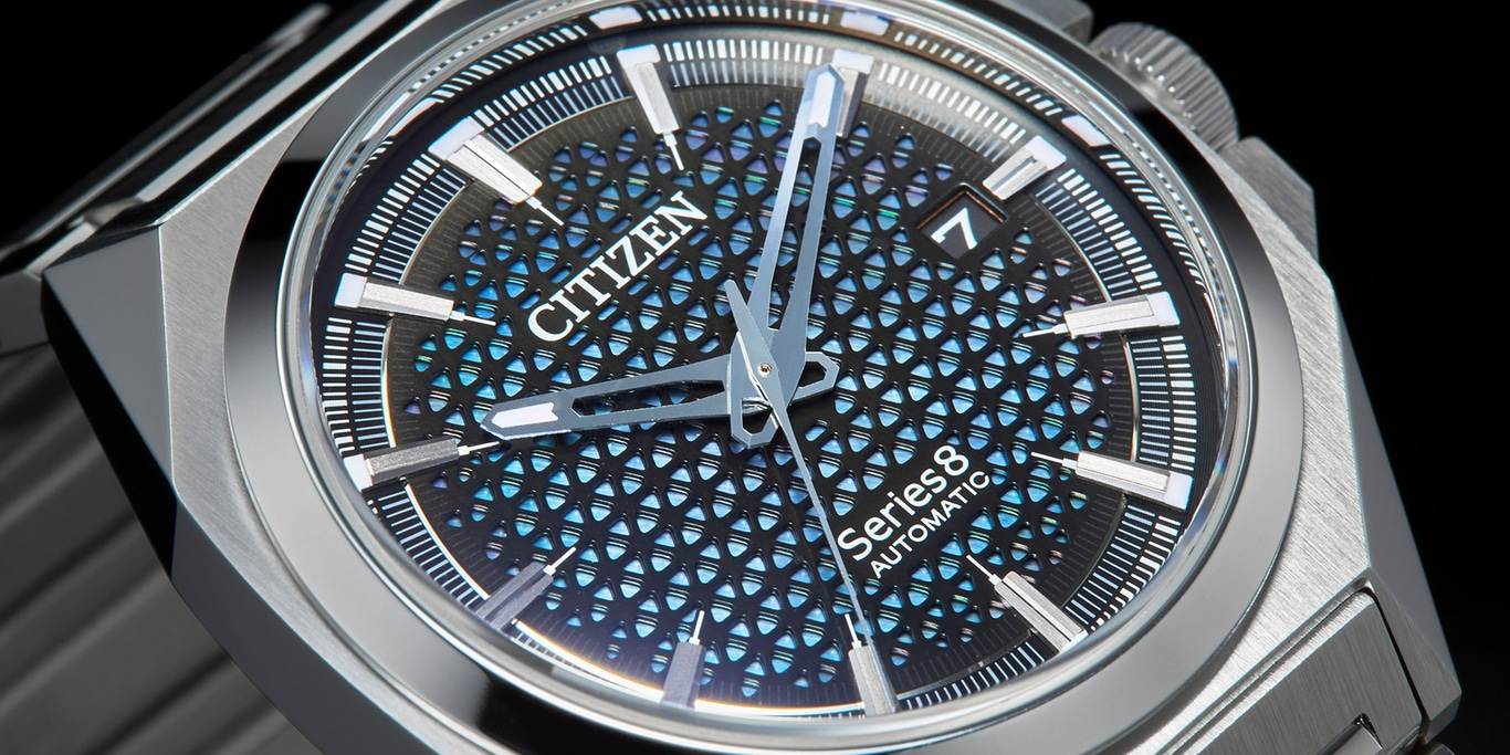 Nahaufnahme einer Citizen Series 8 Automatik-Uhr mit detailliertem Zifferblatt.