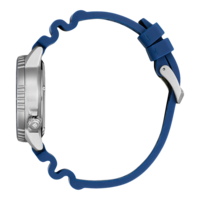 Seitenansicht einer blauen Uhr mit silbernem Gehäuse und blauem Armband.