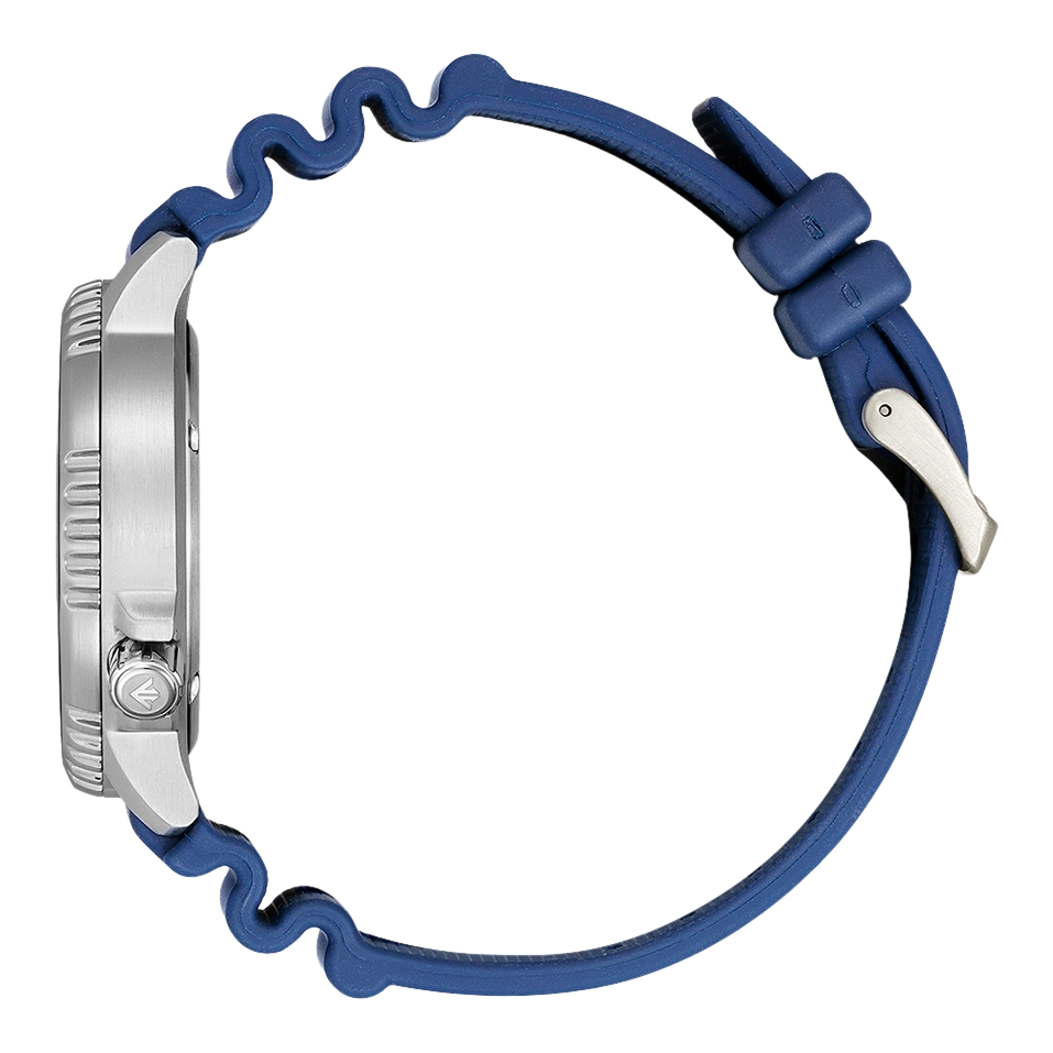 Seitenansicht einer silbernen Uhr mit blauem Kautschukarmband.