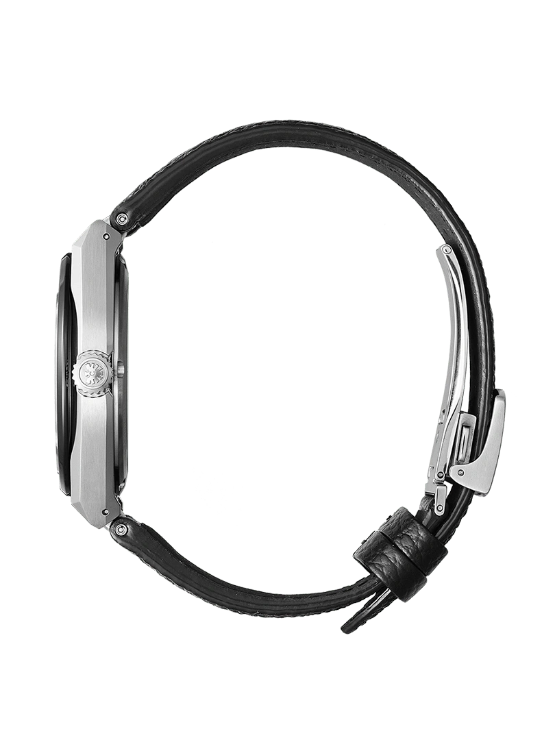Seitenansicht einer silbernen Uhr mit schwarzem Lederarmband.