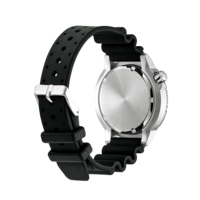 Schwarze Uhr mit schwarzem Armband, Edelstahlgehäuse und weißem Hintergrund.