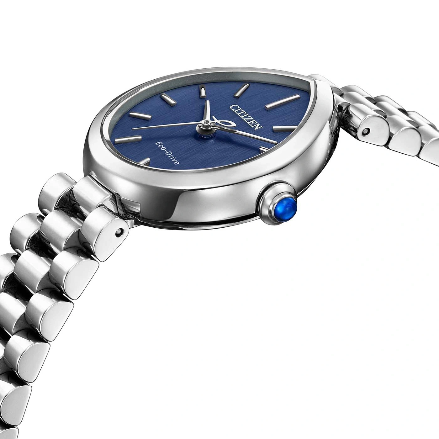 Nahaufnahme einer silbernen Citizen Eco-Drive Uhr mit blauem Zifferblatt.