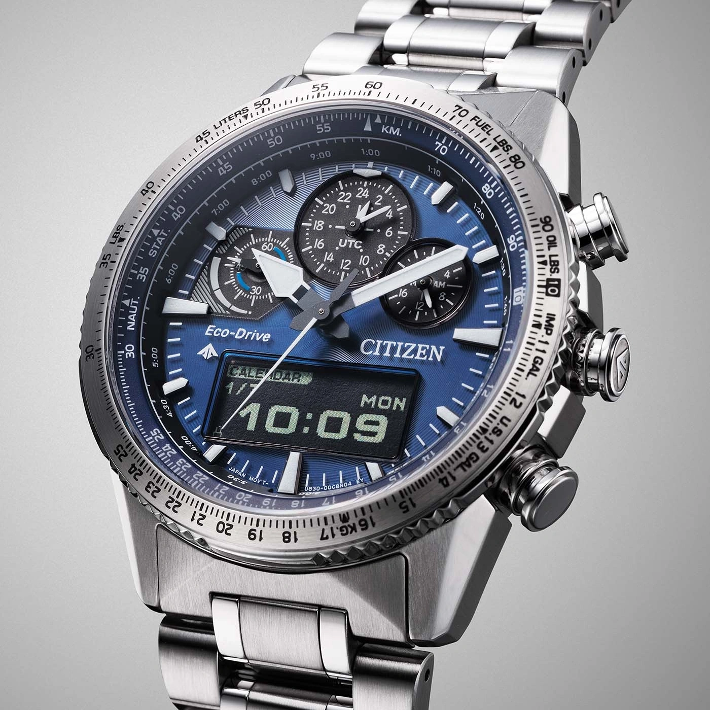 Citizen-Uhr mit blauem Zifferblatt, Chronograph und Digitalanzeige für Zeit und Datum.