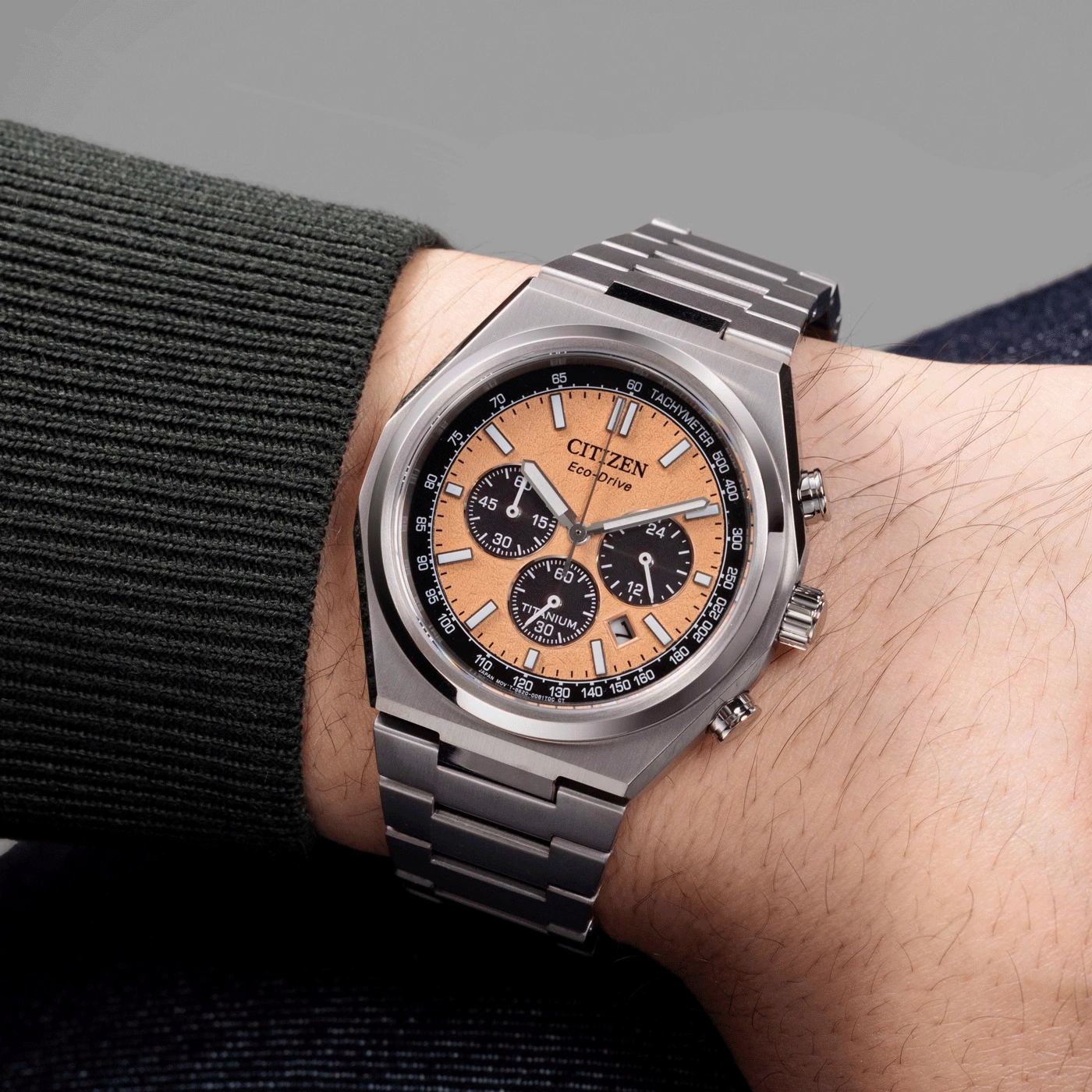 Citizen-Uhr am Handgelenk, Titan, orangefarbenes Zifferblatt, Chronograph, Eco-Drive, stilvolles Accessoire