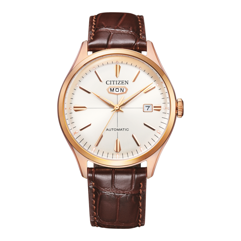 Citizen-Uhr mit braunem Lederarmband und goldenem Gehäuse, weißem Zifferblatt.