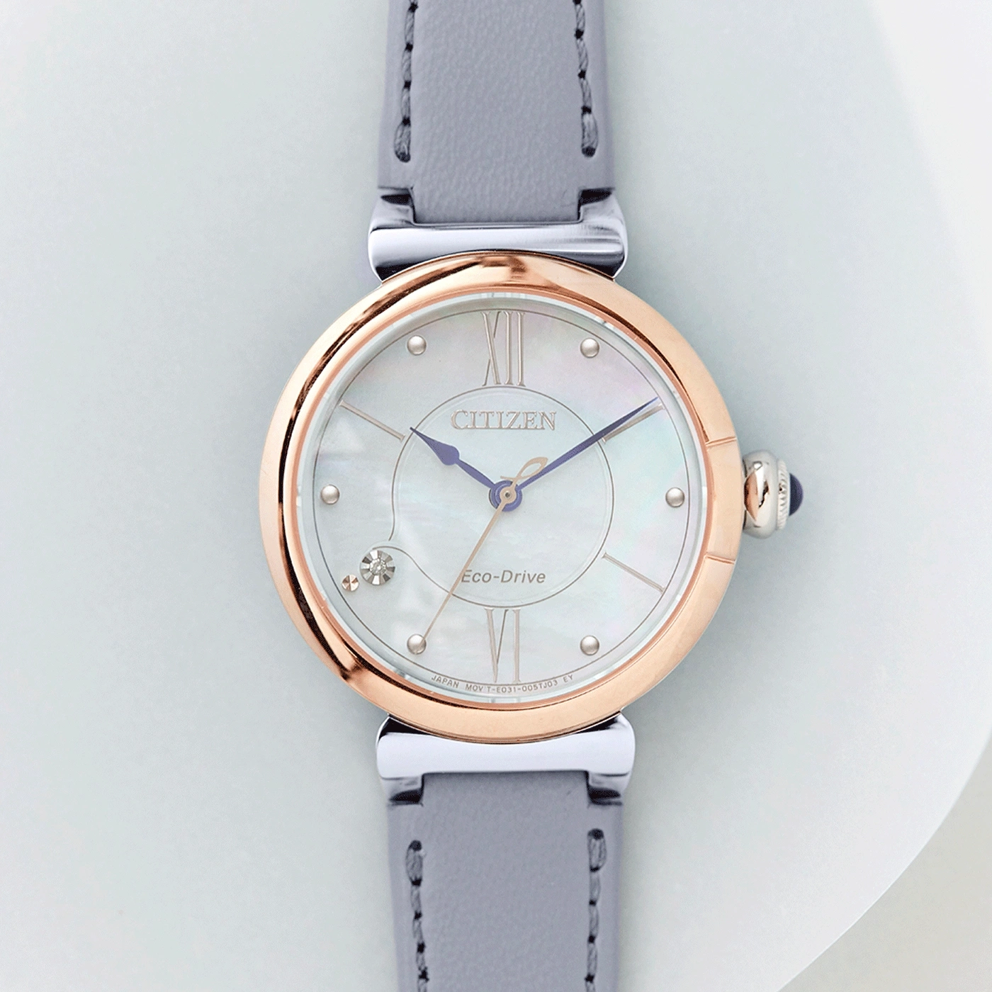 Citizen-Uhr mit roségoldener Lünette und grauem Lederarmband