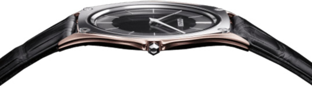 Elegante Uhr mit schwarzem Lederarmband und dunklem Zifferblatt, Nahaufnahme.