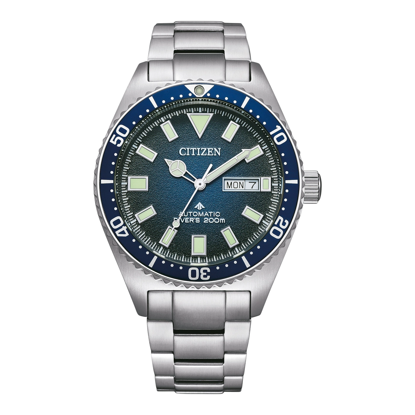 Citizen-Uhr mit blauer Lünette und silbernem Armband, die Tag und Datum anzeigt.