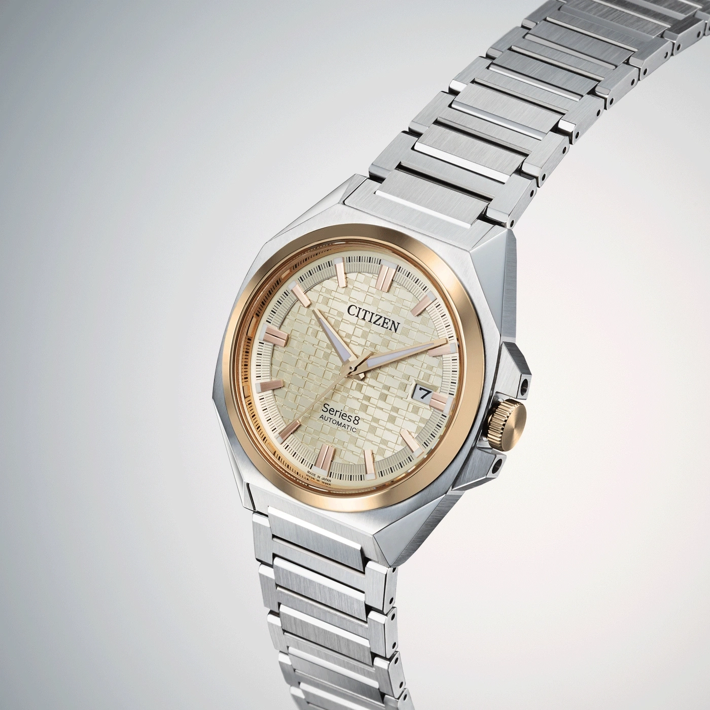 Citizen Series 8 Automatikuhr mit Gold- und Silberakzenten, Nahaufnahme