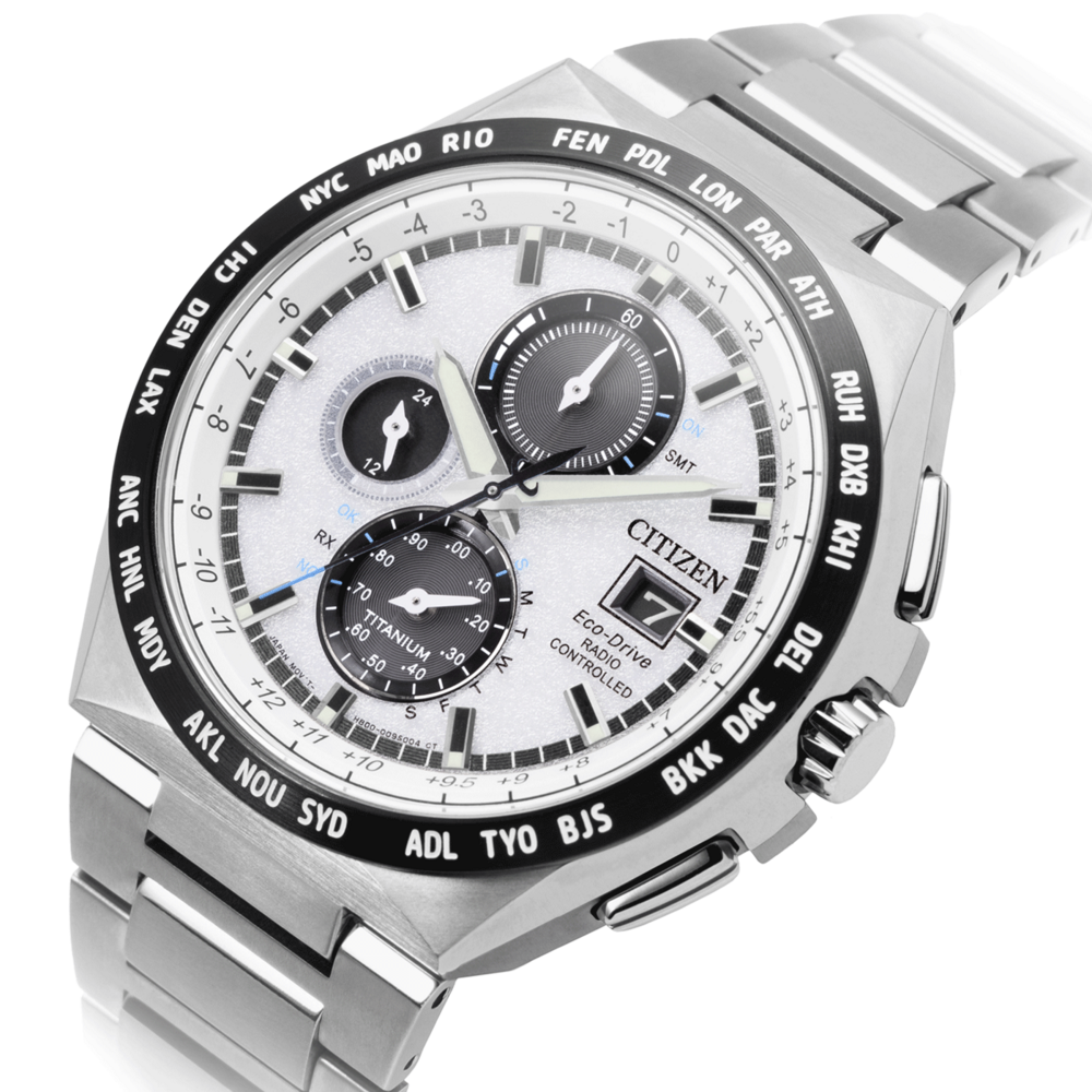 Citizen-Uhr mit mehreren Zifferblättern, Zeitzonen und Titan-Finish, Eco-Drive-Technologie.