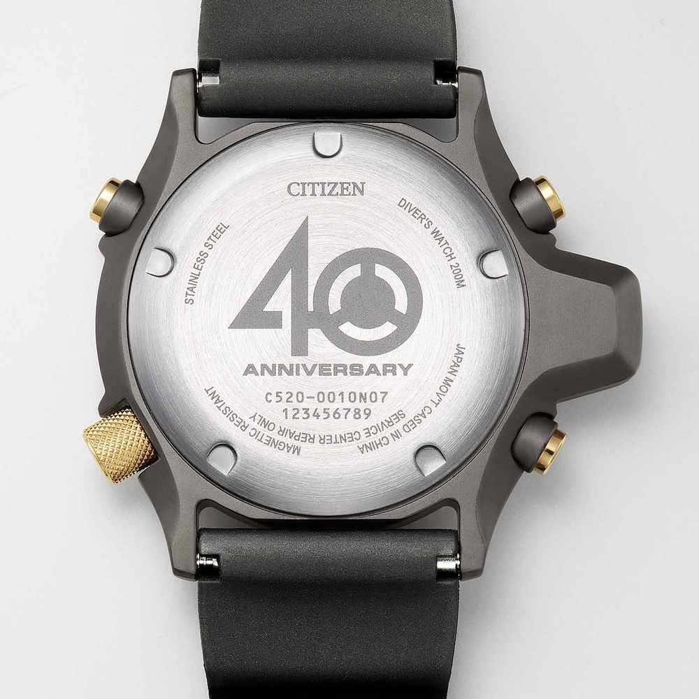 Citizen-Uhrenrückseite mit Text: Edelstahl, Jubiläum, Taucheruhr, Japan.