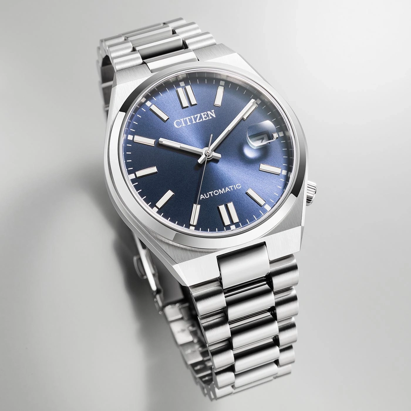 Citizen Automatikuhr mit blauem Zifferblatt und silbernem Armband.