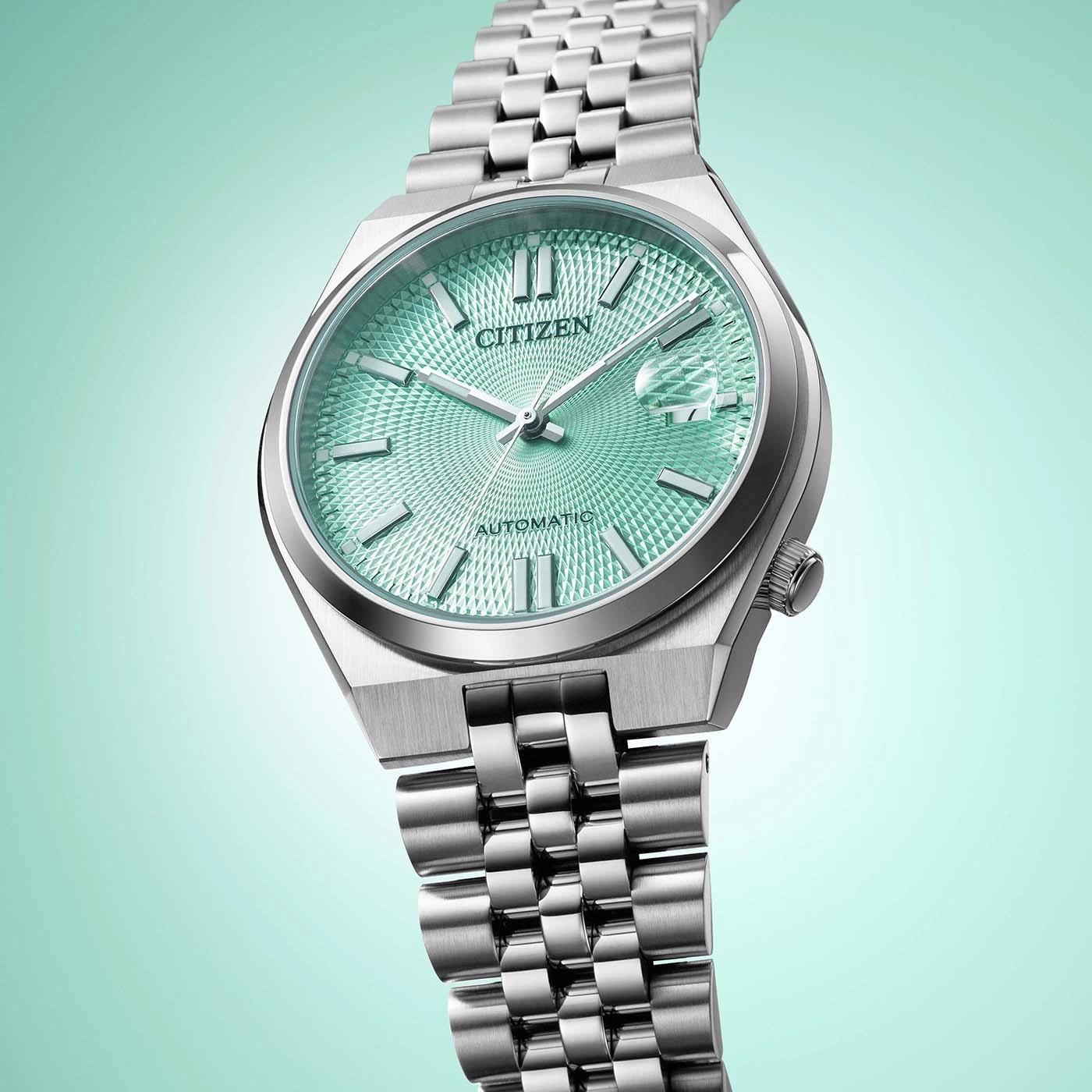 Eine silberne Citizen-Uhr mit grünem Zifferblatt.