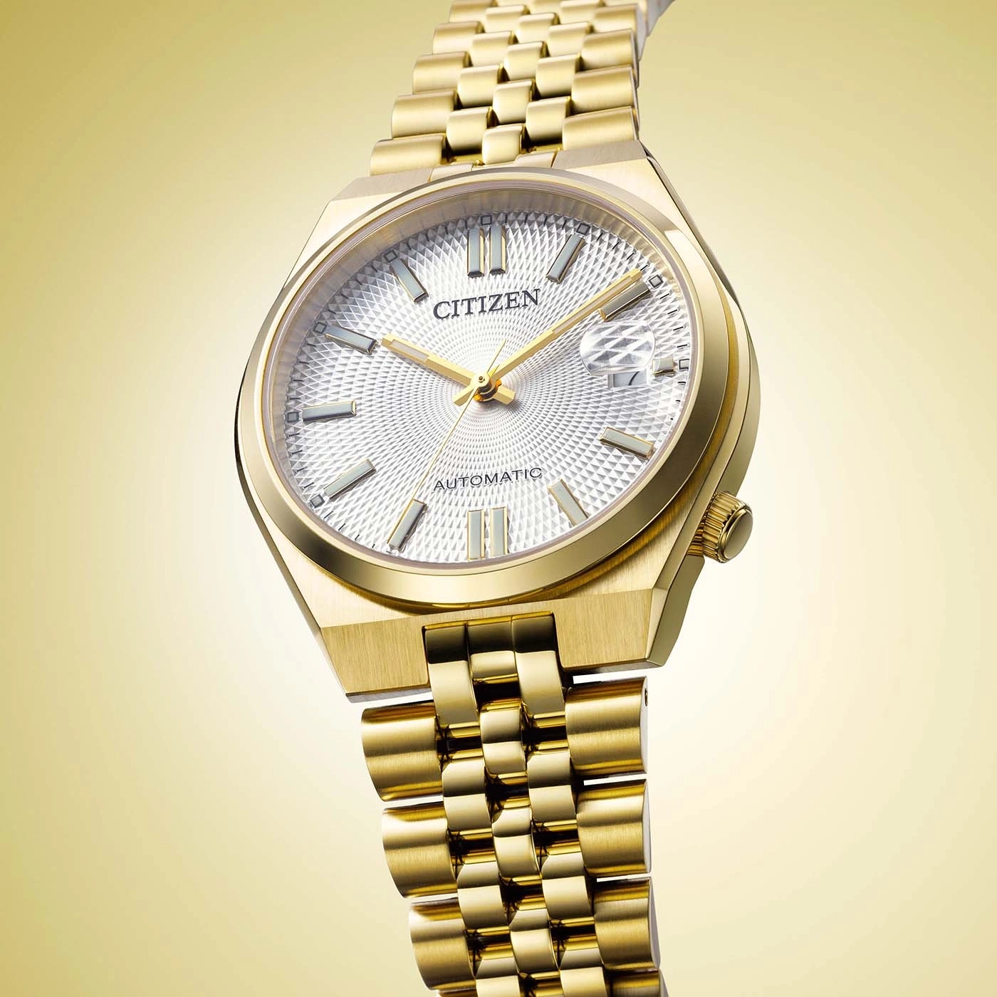 Nahaufnahme einer luxuriösen goldenen Citizen Automatik-Uhr.
