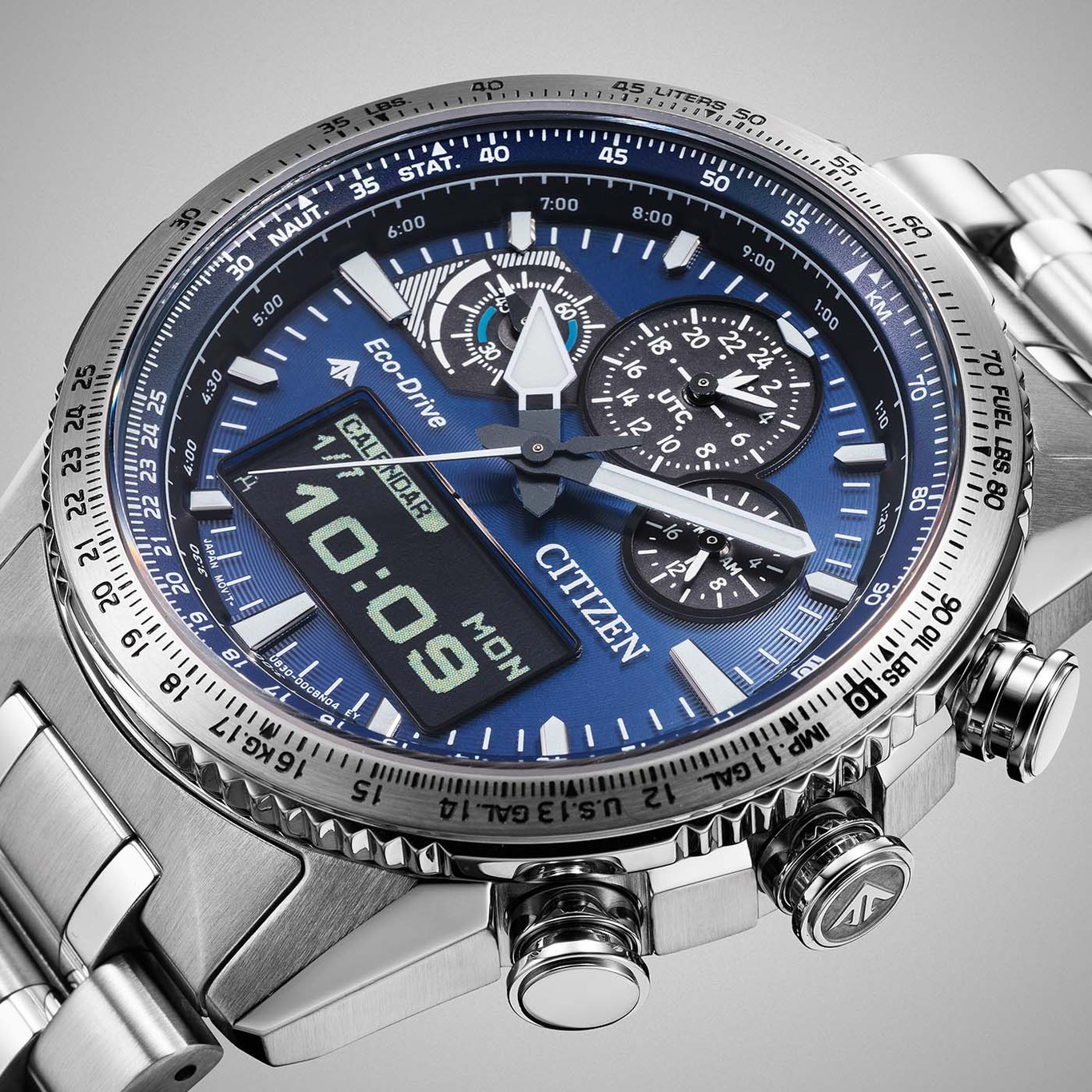 Citizen-Uhr mit blauem Zifferblatt, Digitalanzeige und Chronographenfunktionen, Edelstahl.
