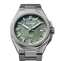Nahaufnahme einer grünen Citizen Series 8 Automatik-Uhr.