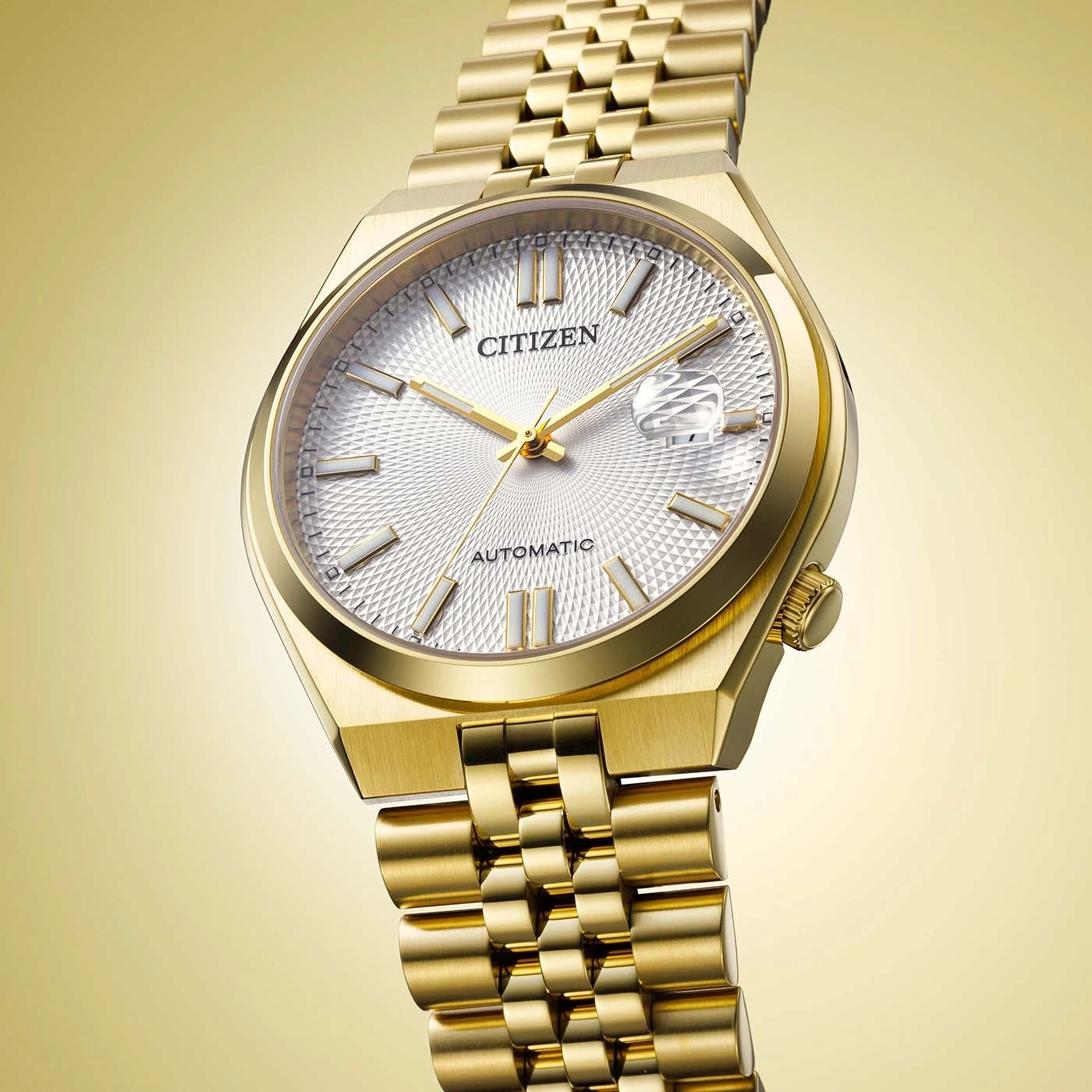 Eine goldene Citizen Automatik-Uhr mit strukturiertem weißem Zifferblatt.