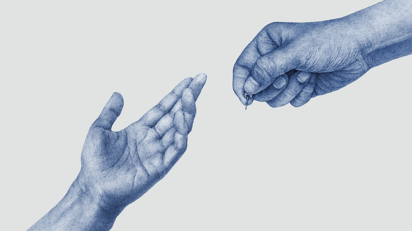 Zwei Hände, eine hält einen Schlüssel, die andere greift danach.