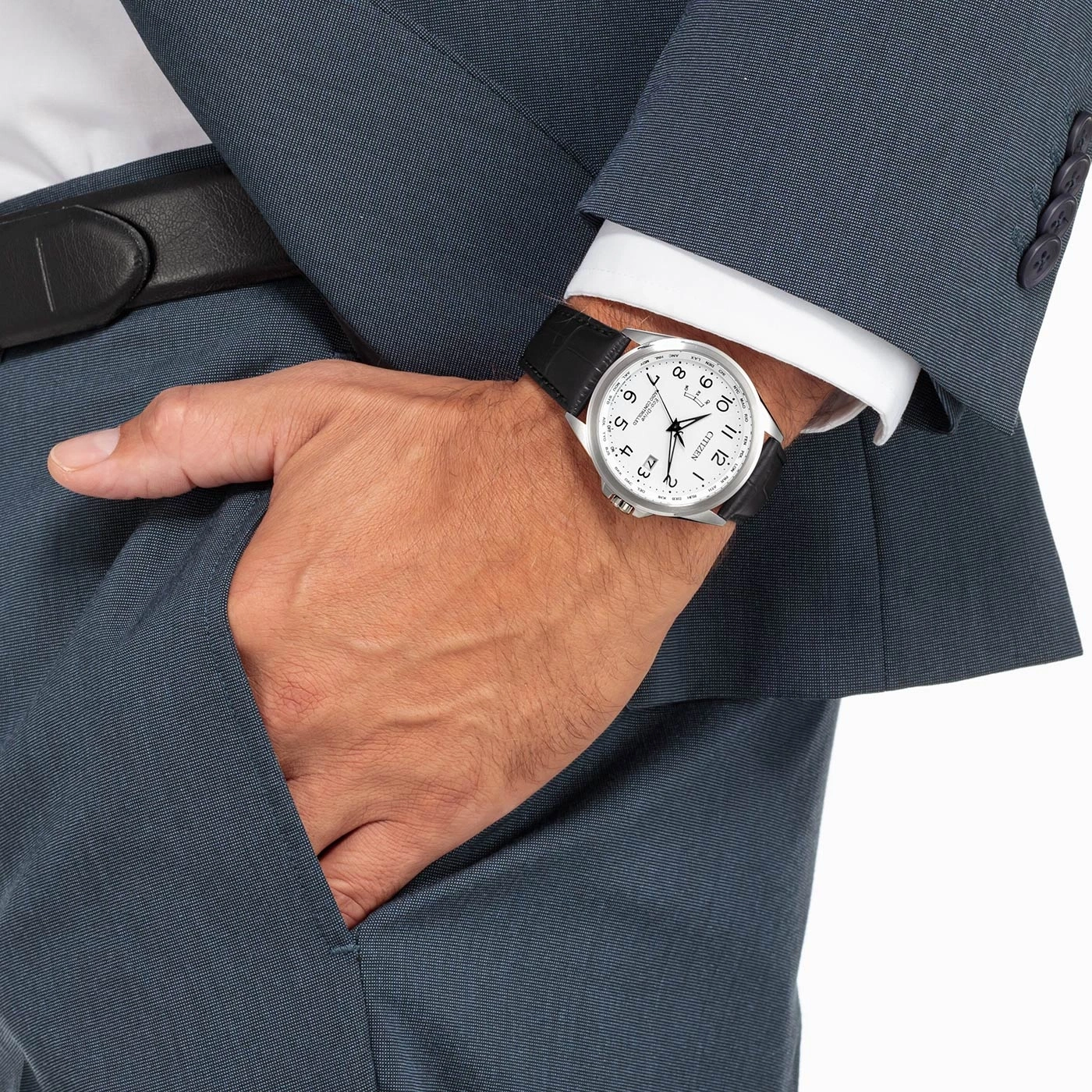 Mann im Anzug mit Uhr, Hand in der Tasche, formelle Kleidung, Geschäft