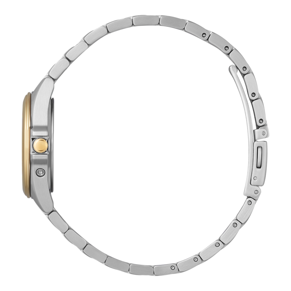 Seitenansicht einer silbernen Uhr mit goldenem Zifferblatt und Armband.