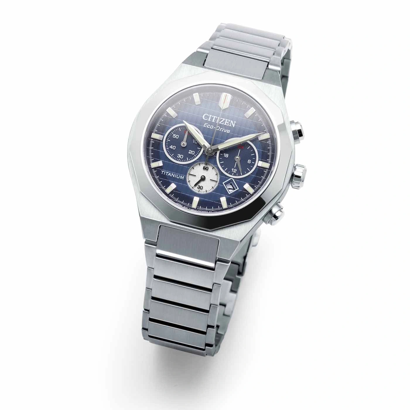 Citizen Eco-Drive Titanuhr mit blauem Zifferblatt und Chronographenfunktionen.