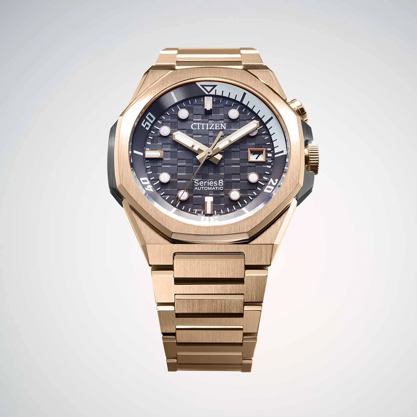 Citizen Series 8 Automatikuhr mit goldenem Gehäuse und Armband