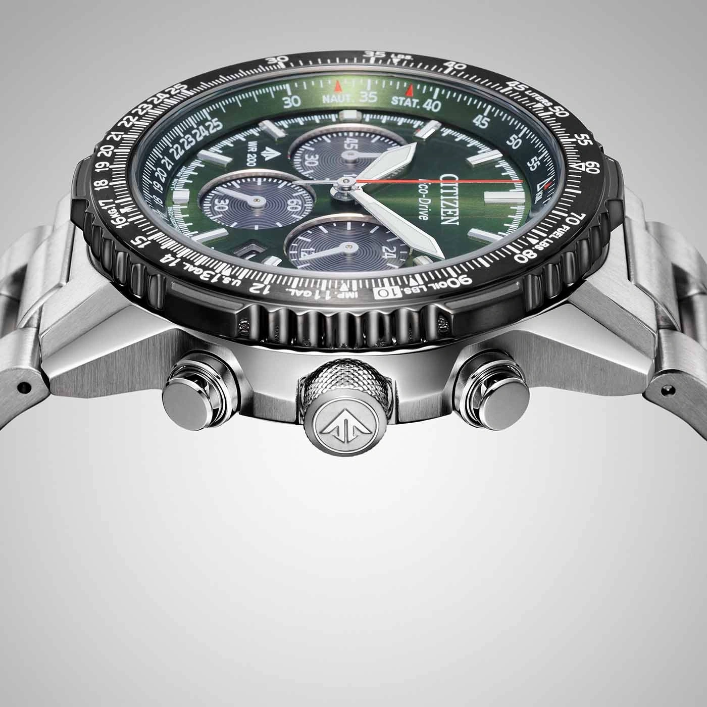 Citizen-Uhr mit grünem Zifferblatt, Chronograph und Edelstahlarmband.