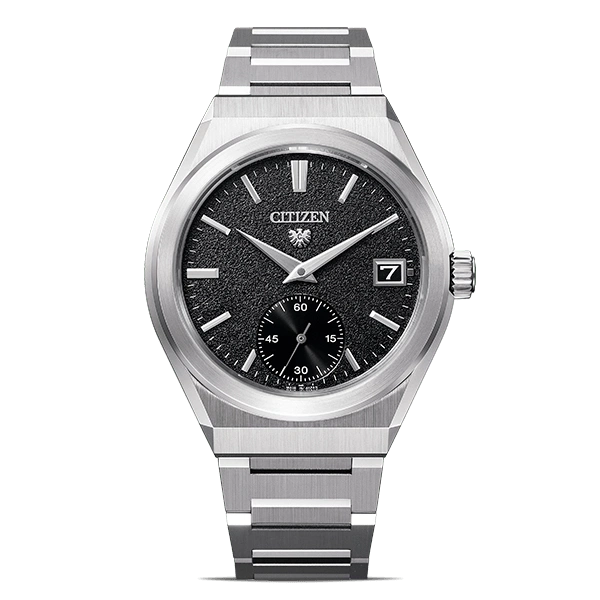Citizen-Uhr mit schwarzem Zifferblatt und silbernem Armband, elegantes Design.