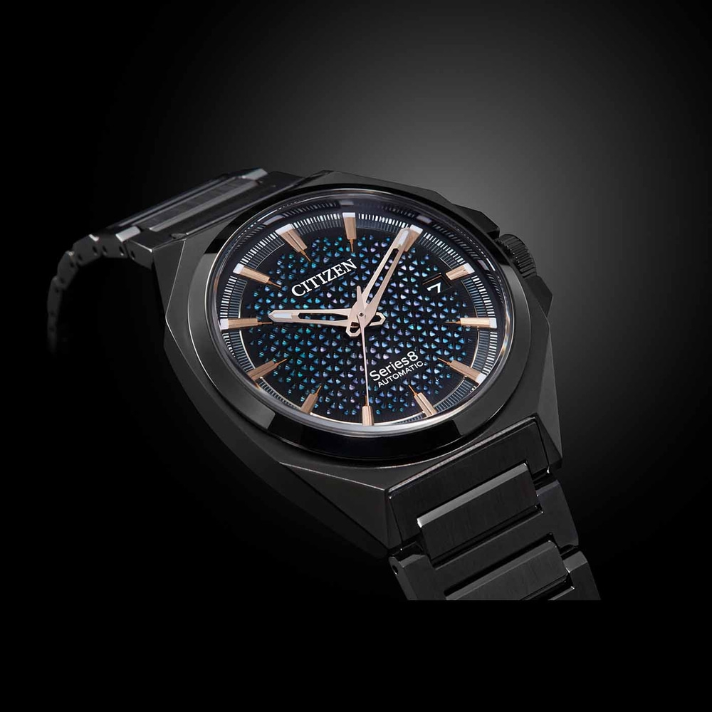 Citizen Series 8 Automatik-Uhr, schwarzes Gehäuse und Armband, blaues Zifferblatt