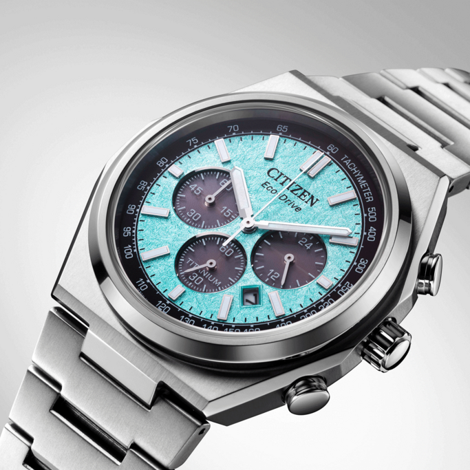 Citizen Eco-Drive Uhr mit blauem Zifferblatt und Titanarmband.